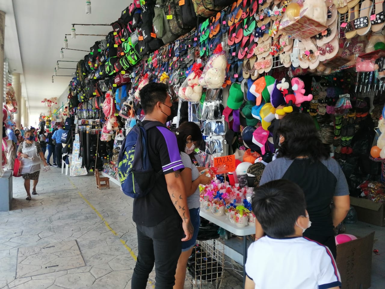 Reportan compras de última hora por San Valentín en Ciudad del Carmen