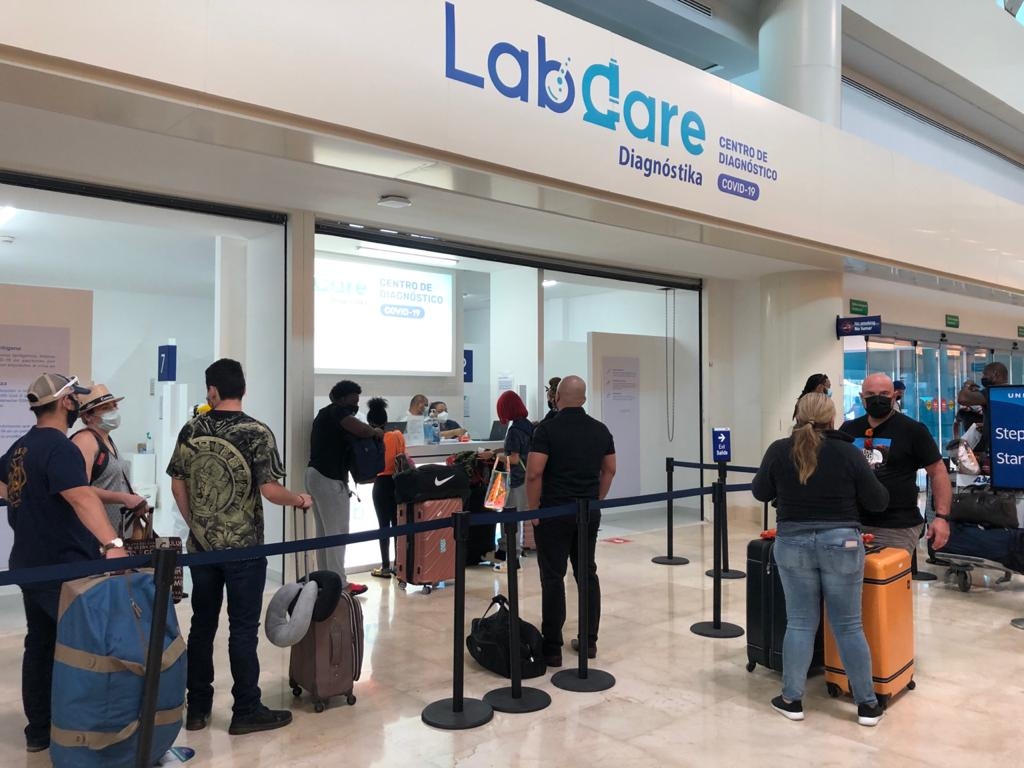 Spirit Airlines rechaza prueba PCR de turista en el Aeropuerto de Cancún
