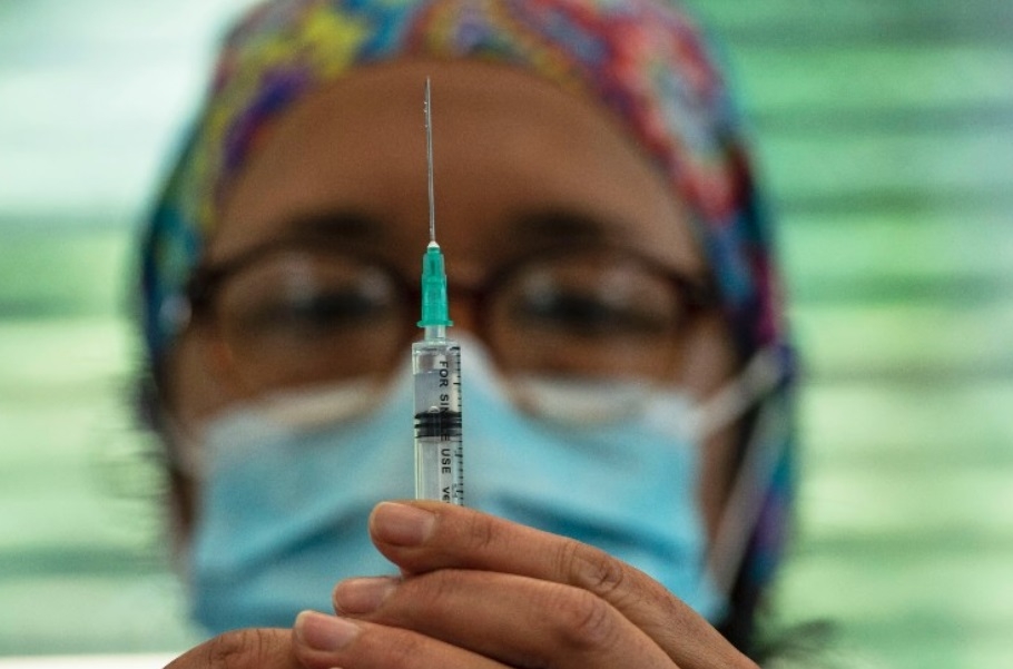 OMS aprueba uso de emergencia de la vacuna anticovid de AstraZeneca