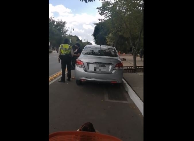 Surge #LadyCiclovía, conductora bloquea la vía para ciclistas en Mérida