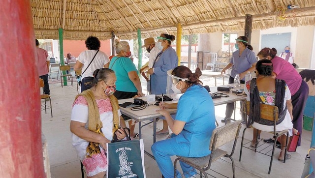 Vacunan contra COVID-19 a 3 mil 850 adultos mayores en Campeche