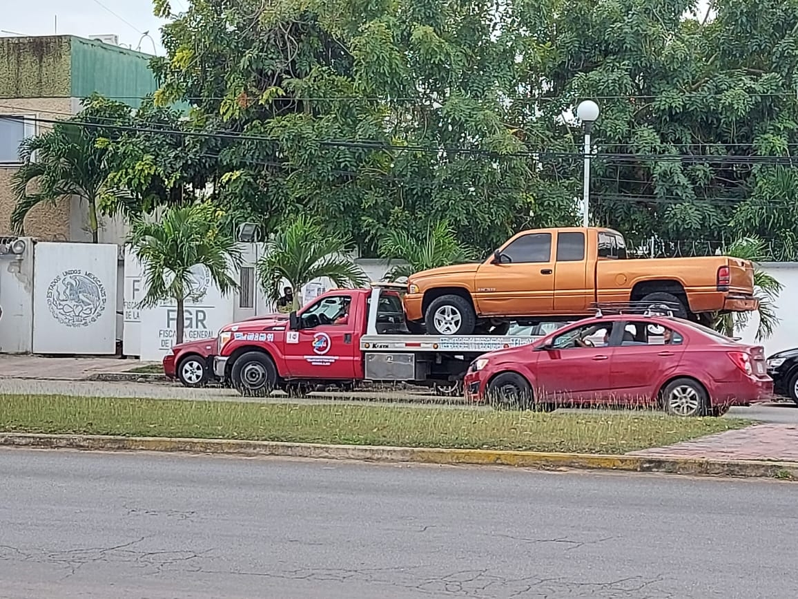 Policía Quintana Roo decomisa camioneta y su contenido en Chetumal