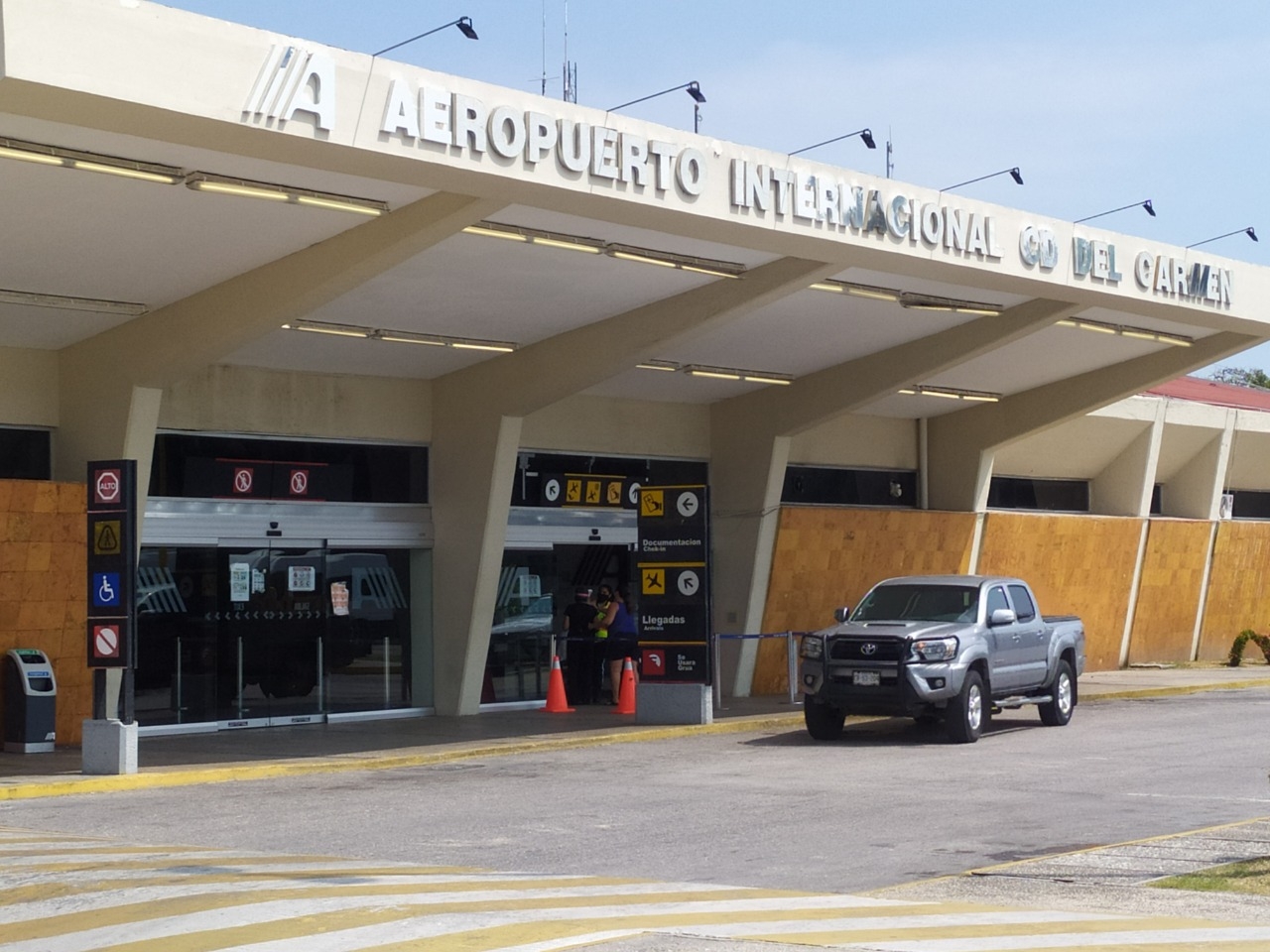 Pasajero se queda varado en Ciudad del Carmen al no encontrar vuelos a CDMX