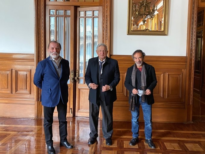 AMLO desayuna con Damián Alcázar y Epigmenio Ibarra en Palacio Nacional