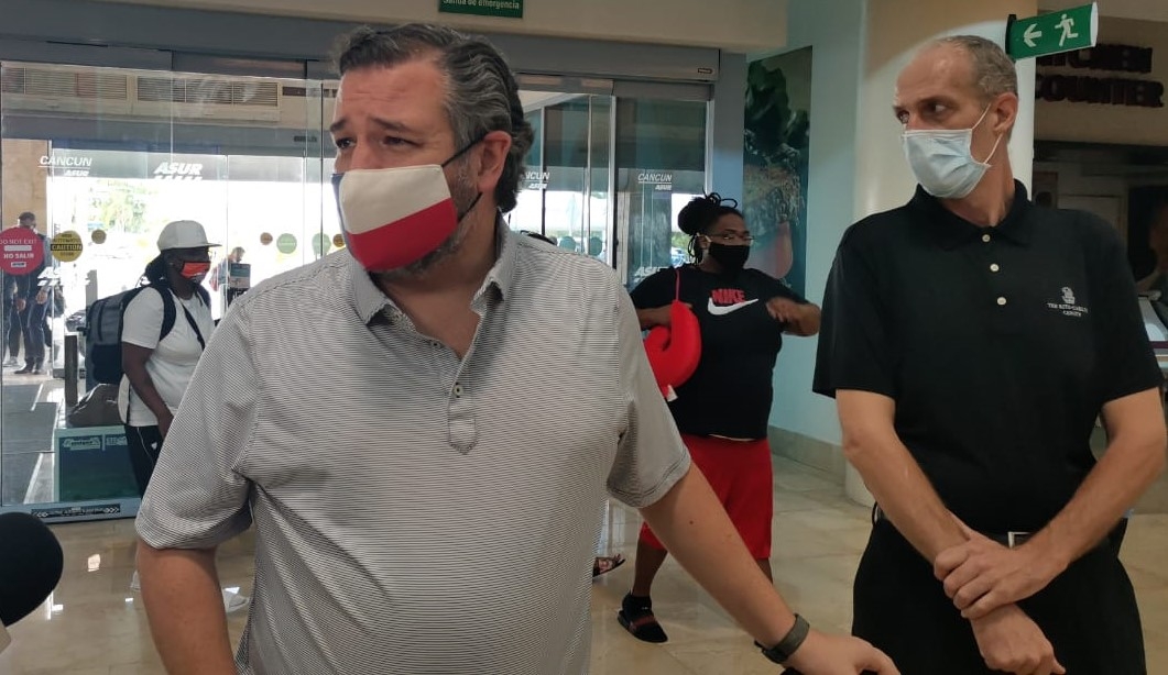El senador arribó a aeropuerto de Cancún hace unos momentos