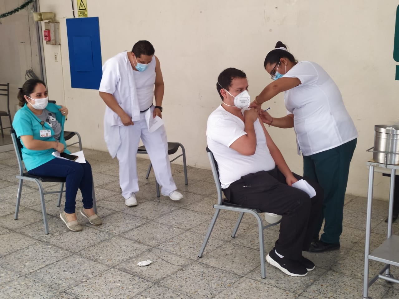 Personal médico recibe vacuna contra el COVID-19 en Ciudad del Carmen: VIDEO