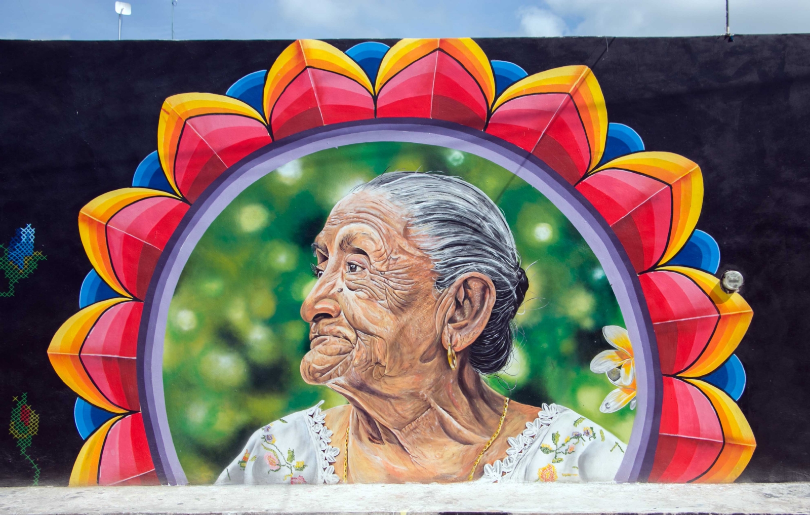 Coloridos murales relatan el legado cultural en Teabo
