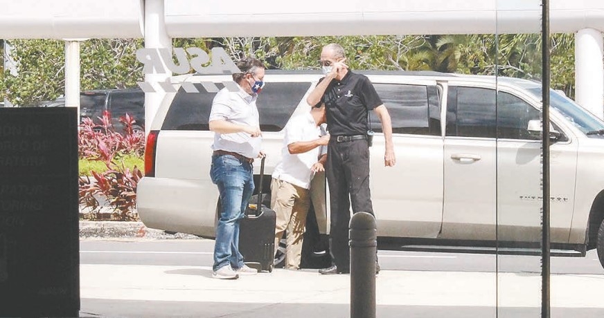 Ted Cruz llegó escoltado al aeropuerto de Cancún