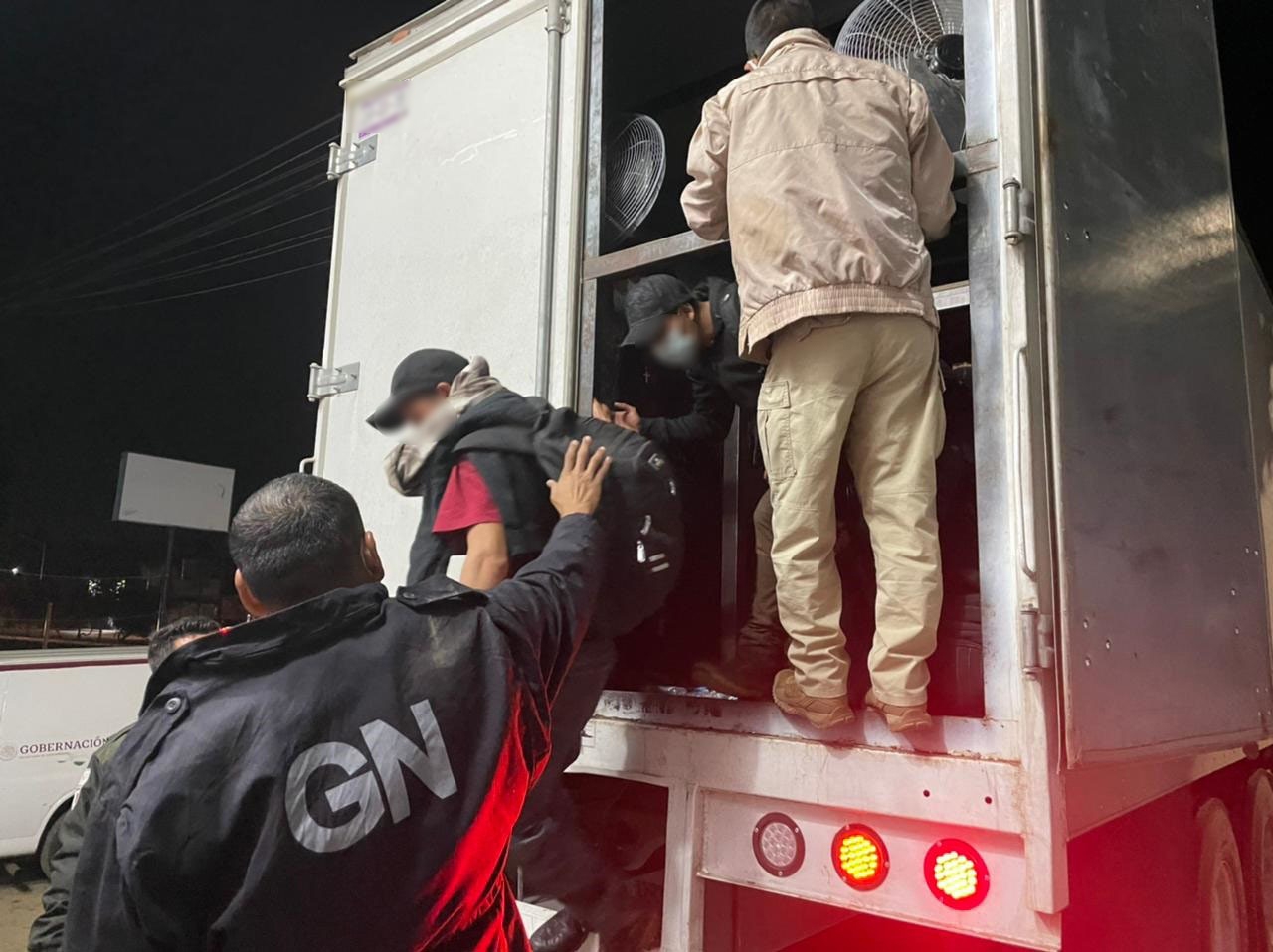 Rescatan a 235 migrantes en Oaxaca y Veracruz