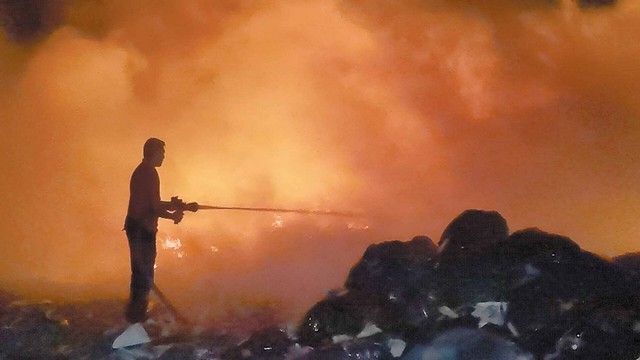 Reportan incendio en basurero clandestino en la colonia Portero en Ciudad del Carmen
