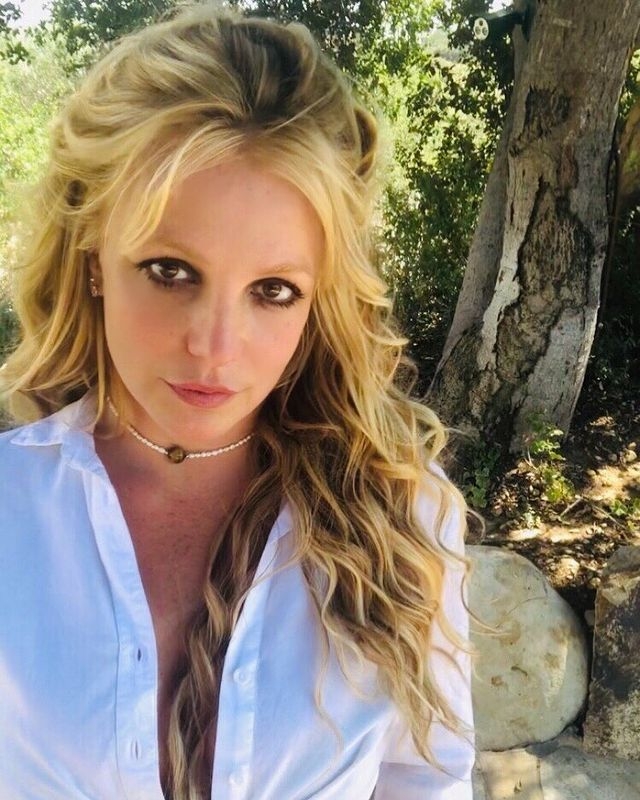 Britney Spears juega con sus ojos y asusta a sus fans