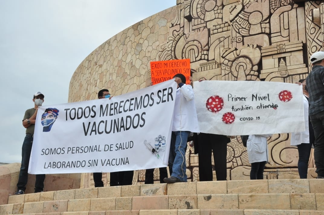 Personal de salud protesta en Mérida; no han sido vacunados contra COVID-19