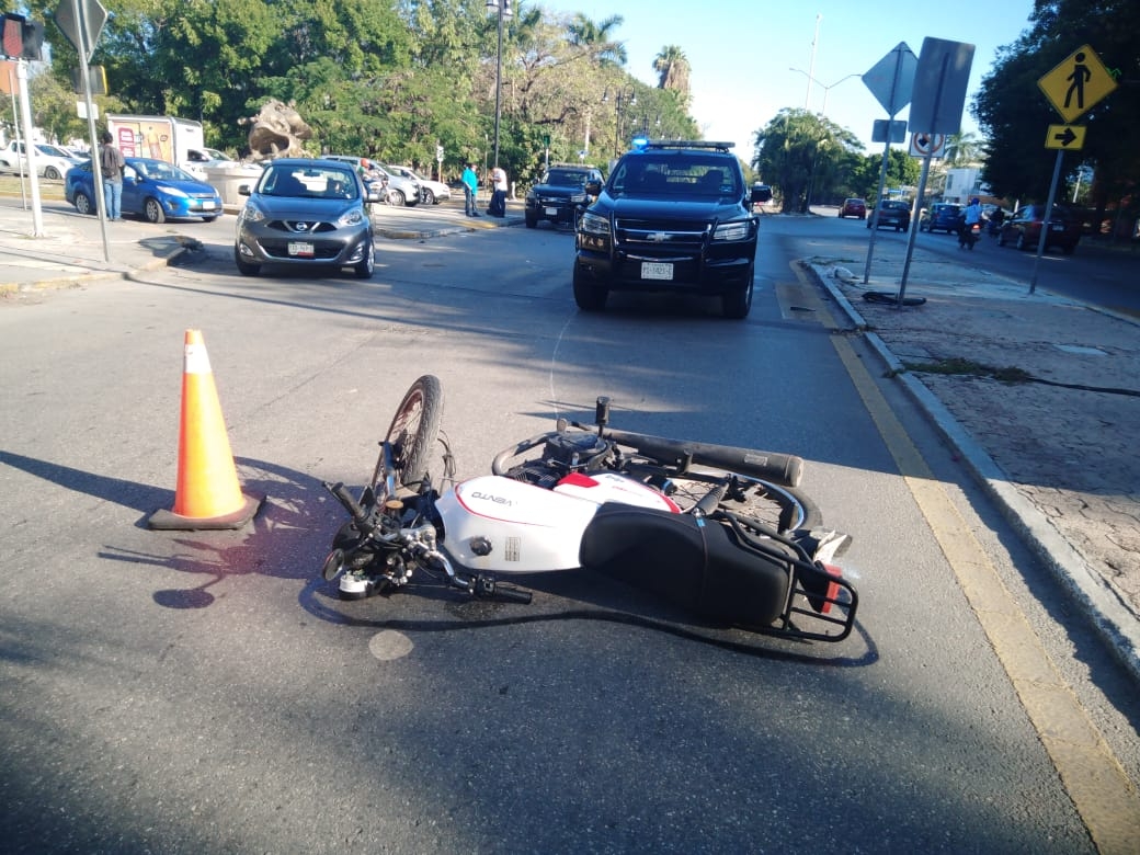 Atropellan a ciclista por no respetar el semáforo en avenida Itzaes en Mérida