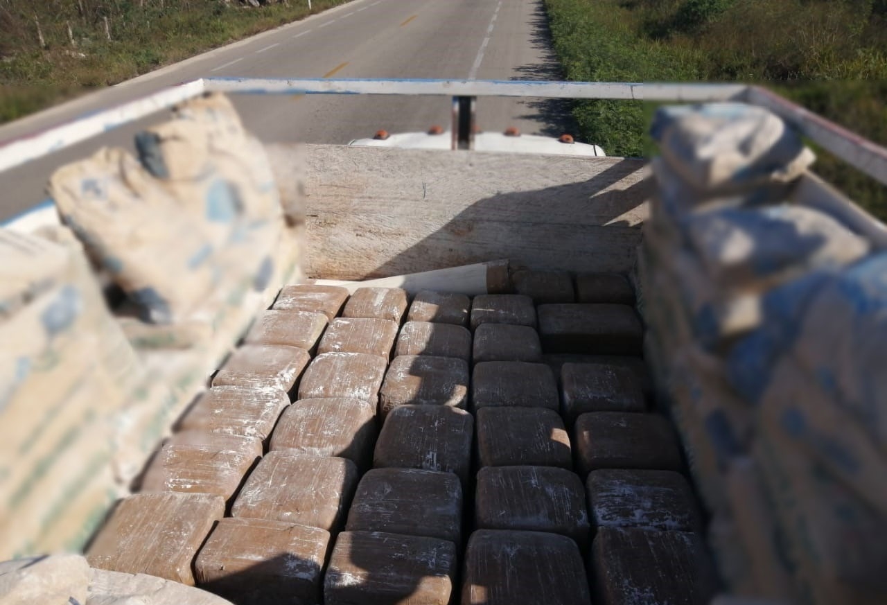 Decomisan 380 kilos de marihuana ocultos en bultos de cal en Yucatán