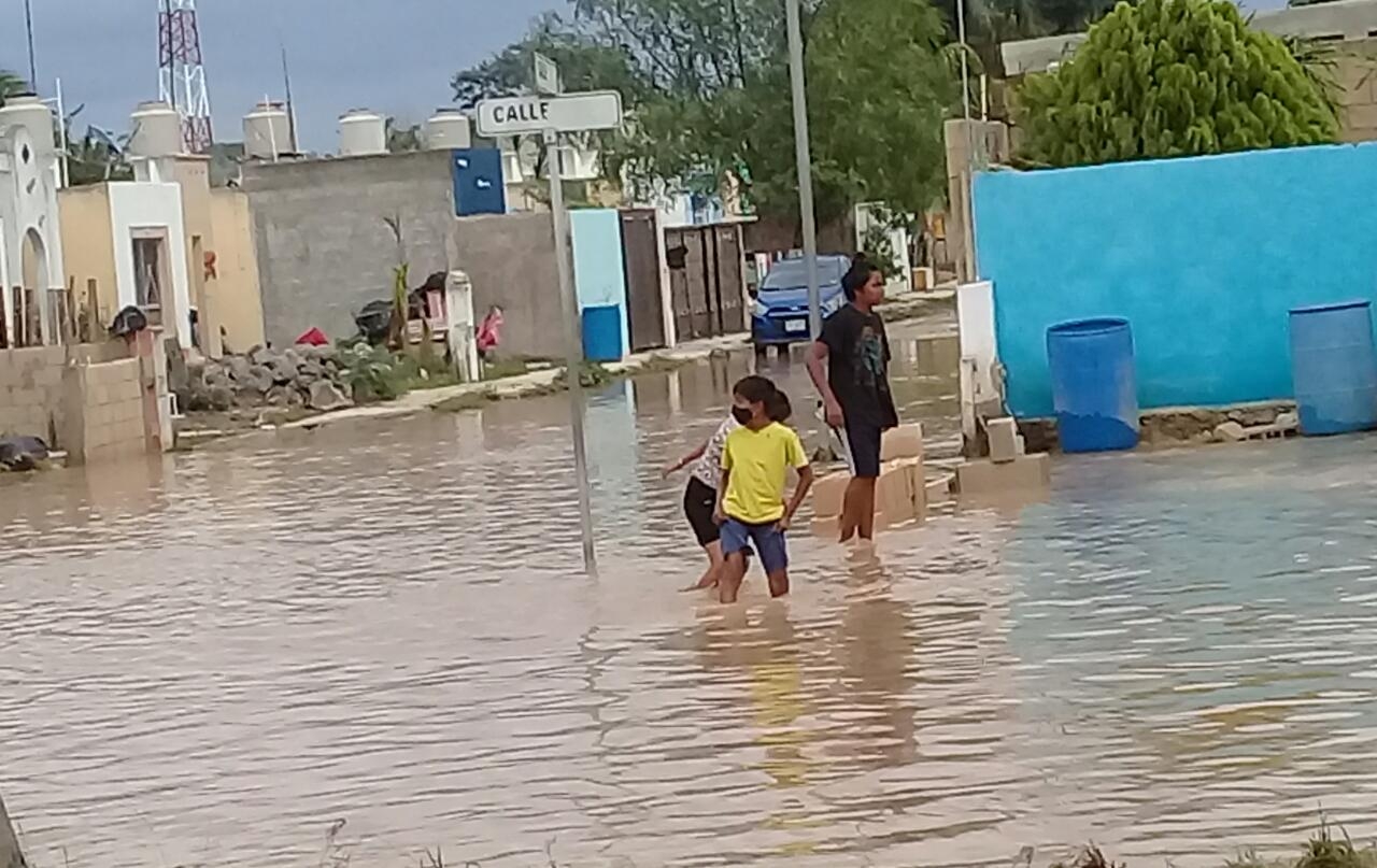Tras inundaciones, continúan labores de desagüe en Kanasín