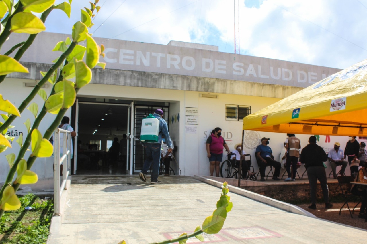 Aplicación de vacuna contra COVID-19 fue por 'amiguismo' en Yucatán, denuncian