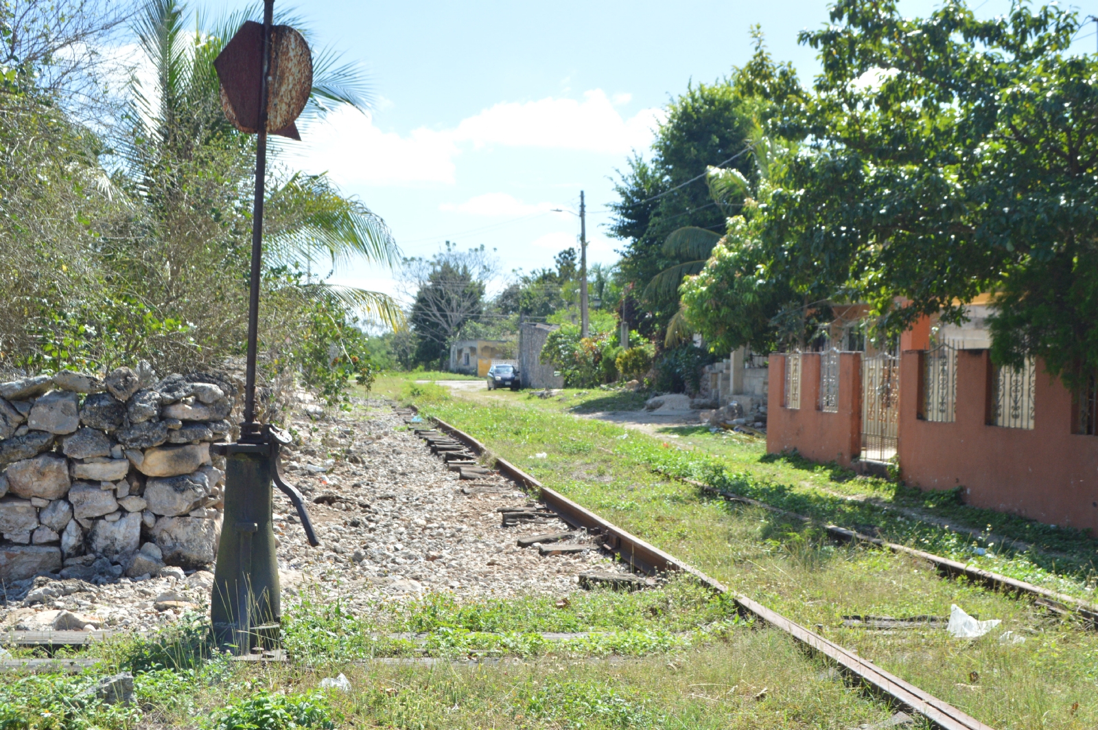 Suspensión del Tren Maya genera controversia entre ciudadanos de Izamal