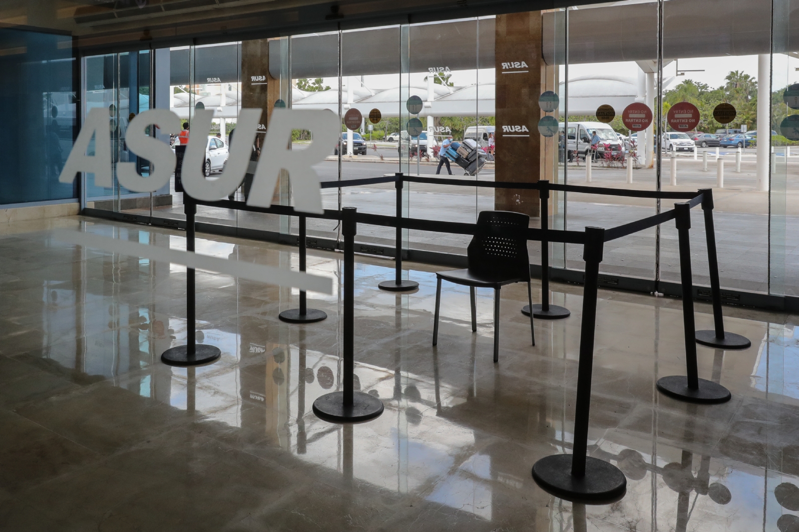 Aeropuerto de Cancún, sin lugar para aislar a contagiados de COVID-19