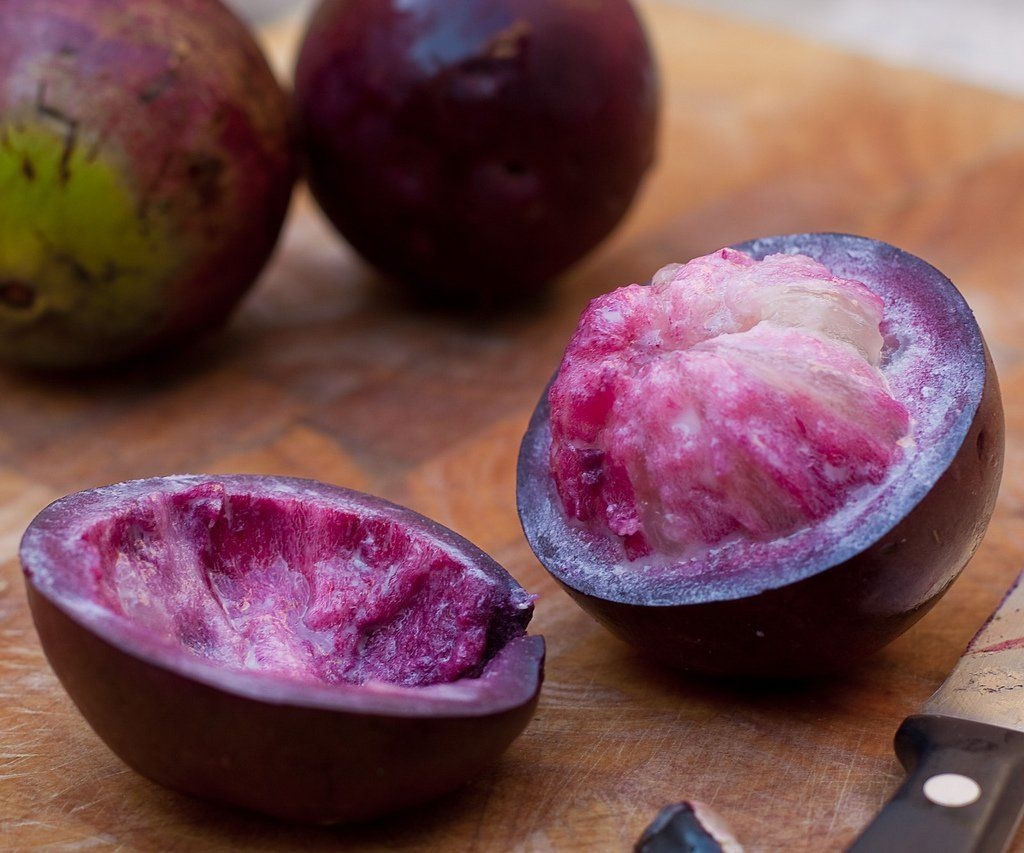 Cinco cosas que no sabías del caimito, la fruta de temporada en la Península