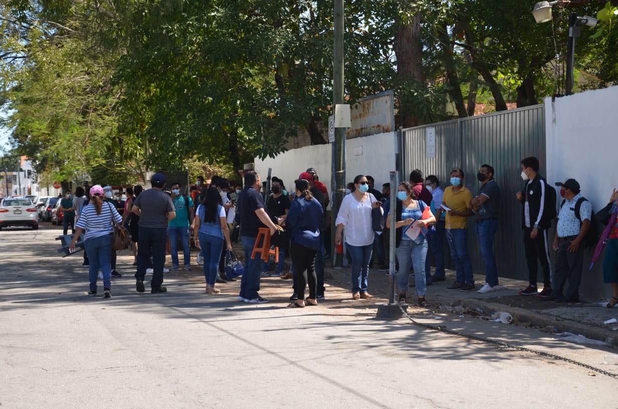 Maestros reciben segunda dosis de vacuna anticovid en Ciudad del Carmen