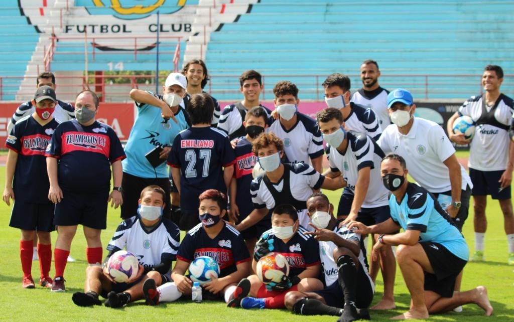 Cancún FC convive con equipo de futbol formado por jóvenes con síndrome de Down