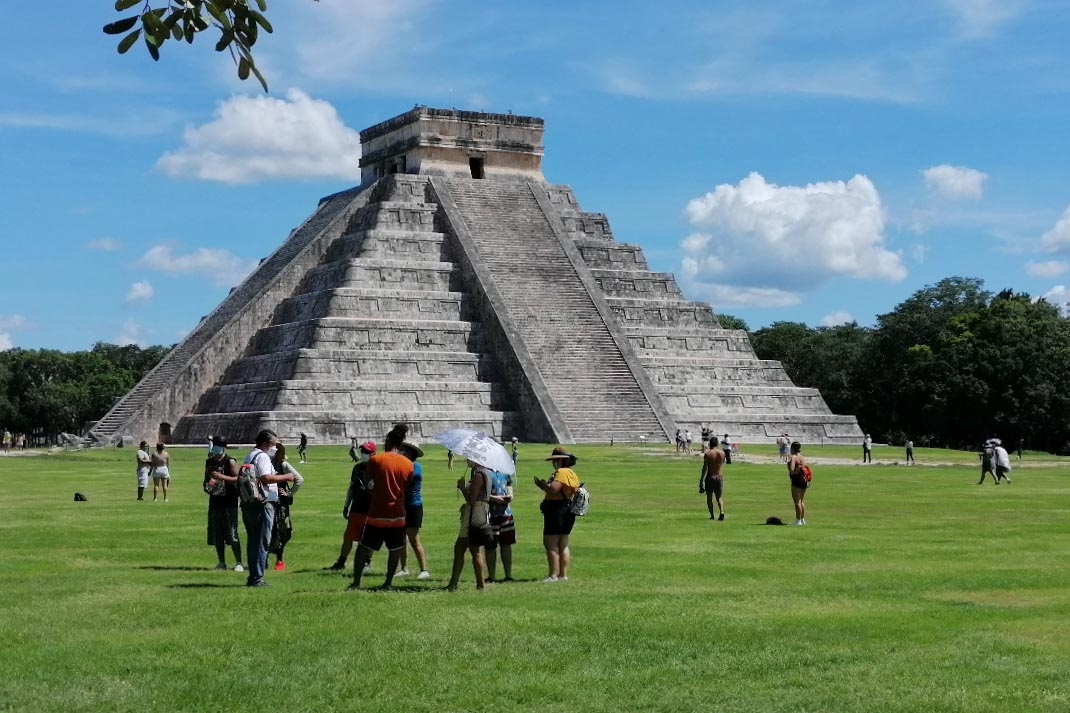 INAH halla marcador de juego de pelota en Chichén Itzá