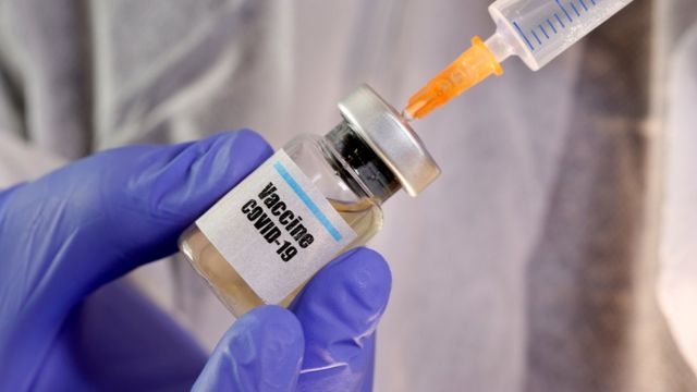 Johnson & Johnson pidió a la Administración de Medicamentos y Alimentos (FDA) de EU que autorice la vacuna contra COVID-19 para su uso de emergencia.