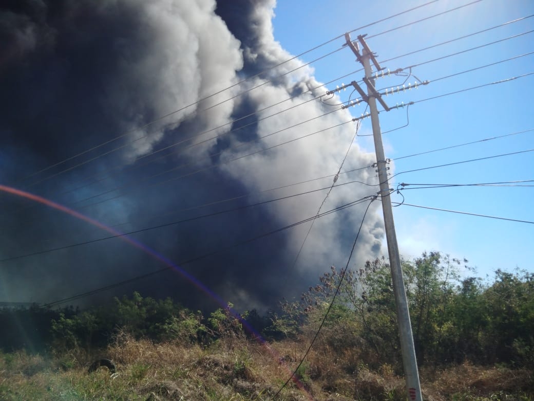 Se registra incendio en basurero clandestino de Mérida: VIDEO