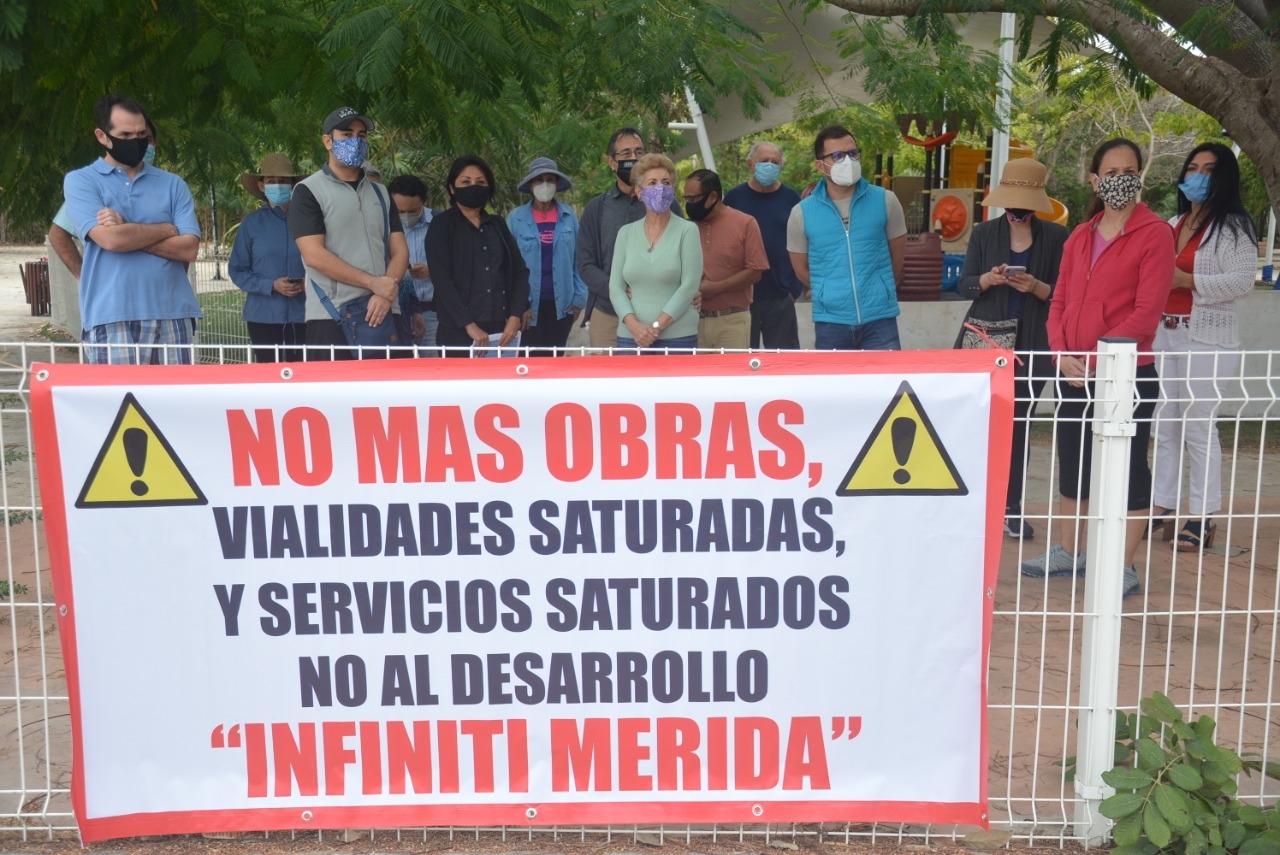 Vecinos se manifiestan contra complejo departamental en Mérida