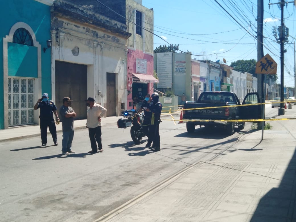 Mujer muere afuera de un hospital en Mérida