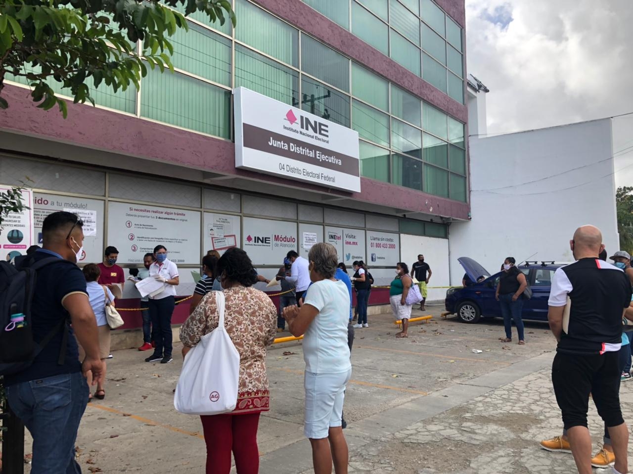 Módulo del INE en Cancún mantiene afluencia por trámite de credenciales