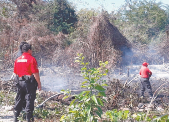 Quema de basura sale de control y causa incendio en la Cooperativa Kalá, Campeche