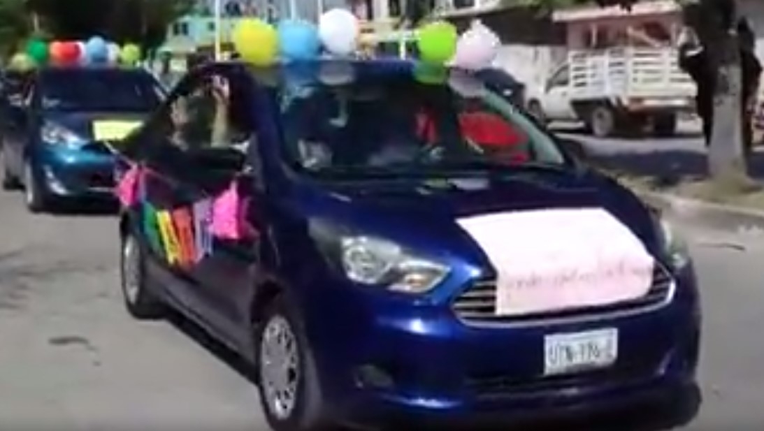 Caravana de maestros sale a las calles de Chetumal a saludar a sus alumnos