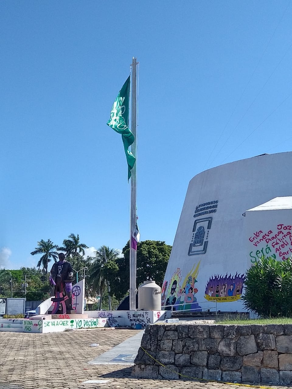 Retiran pañuelo verde del Congreso de Quintana Roo