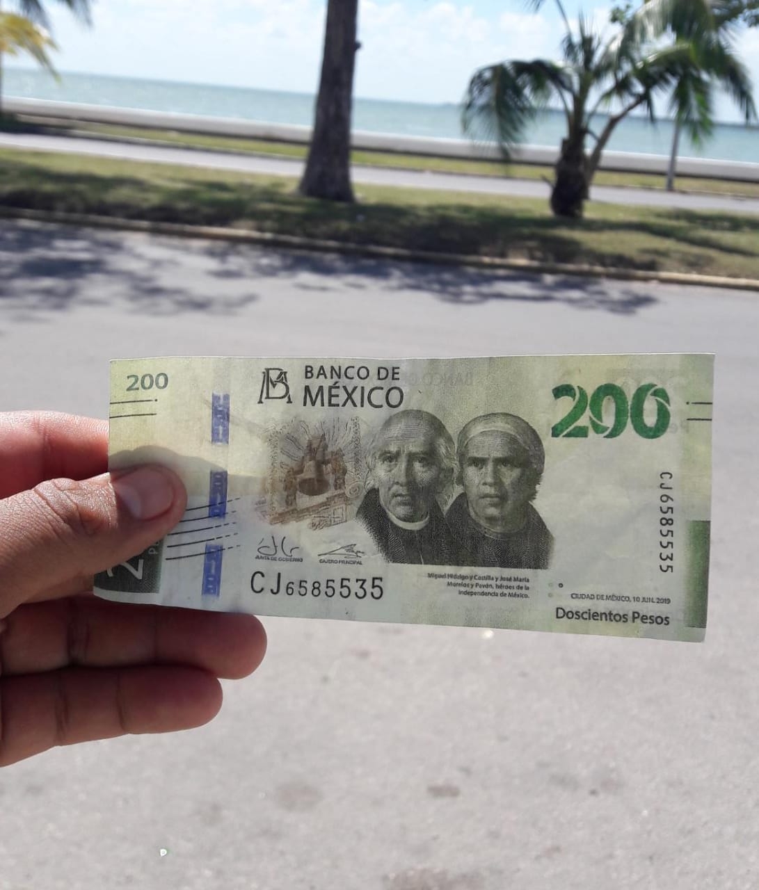 Comerciante de Chetumal alerta ante uso de billetes falsos