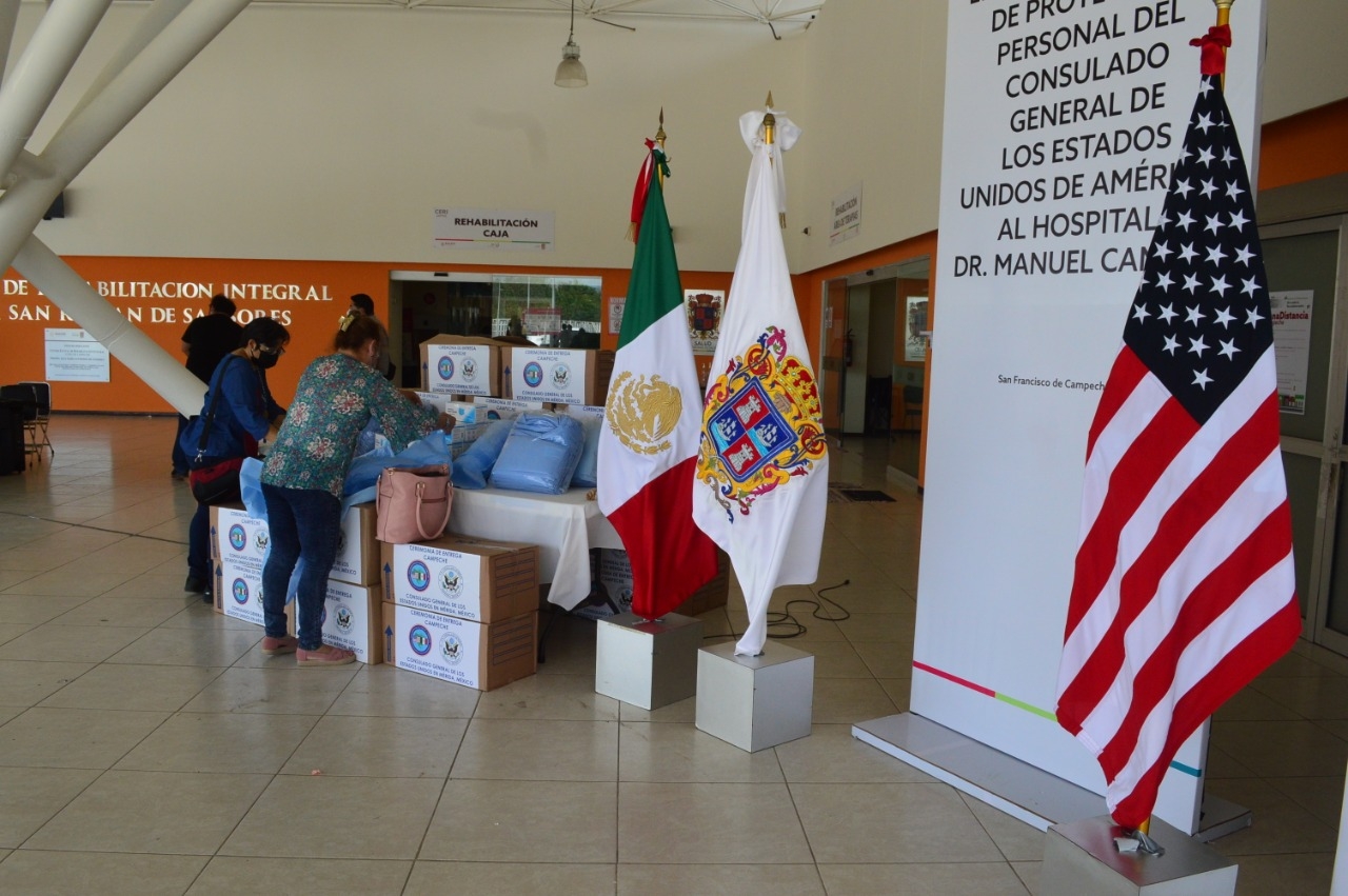 Courtney Beale, Cónsul de EU en Mérida, dona equipo médico en Campeche