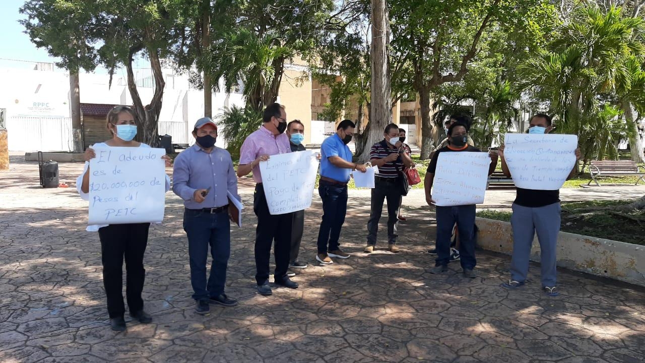 Maestros protestan por falta de pago en Chetumal