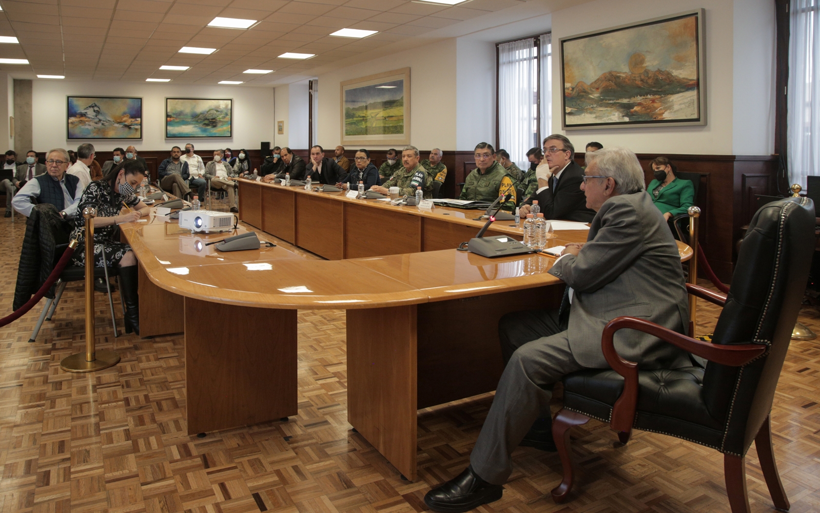 López Obrador con su gabinete