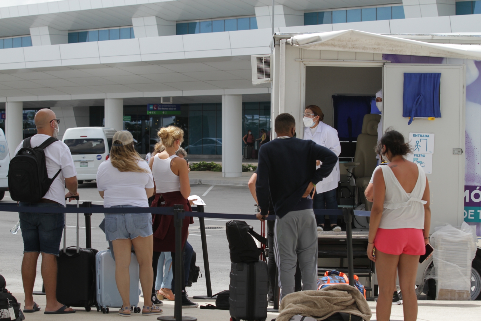 Permanecen 9 estudiantes argentinos en aislamiento en un hotel de Cancún