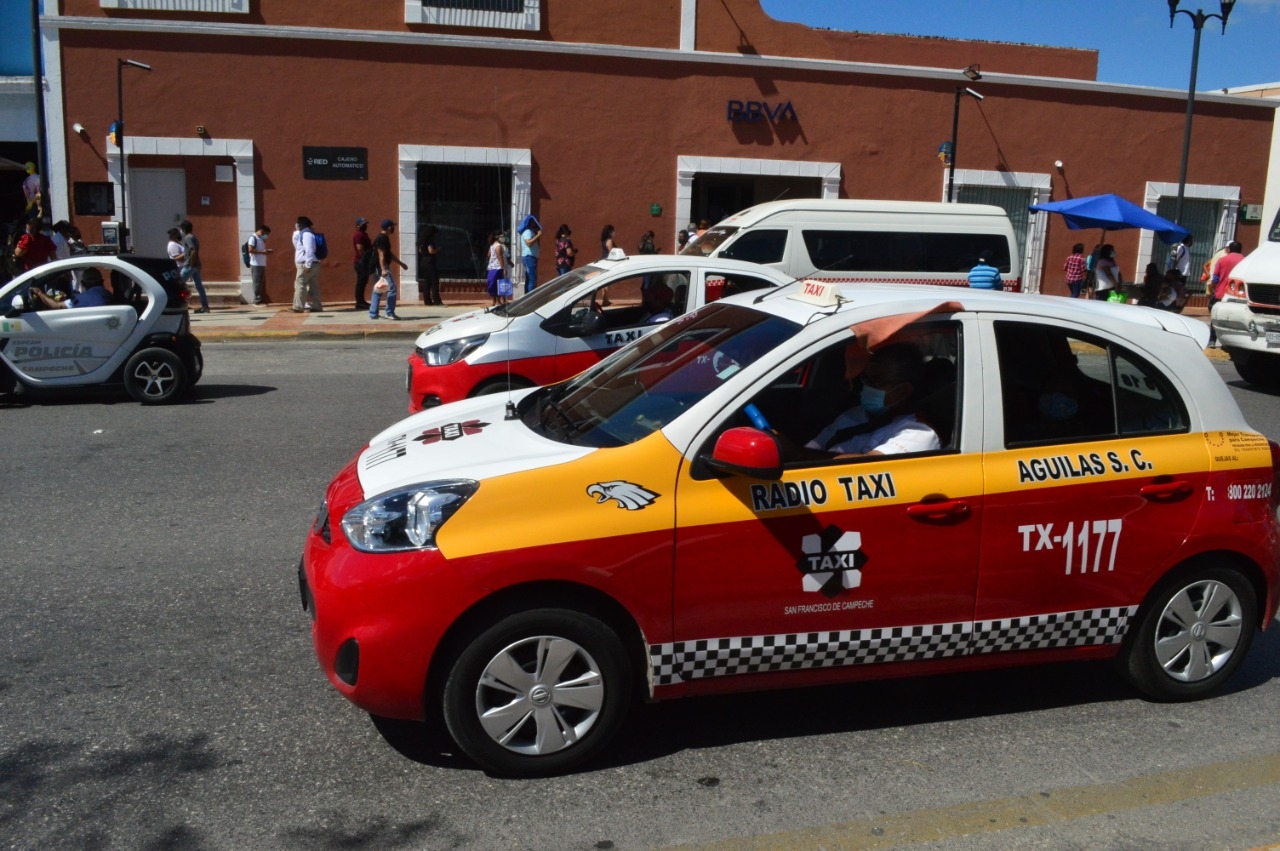 Taxistas piden ser vacunados contra COVID-19 en Campeche