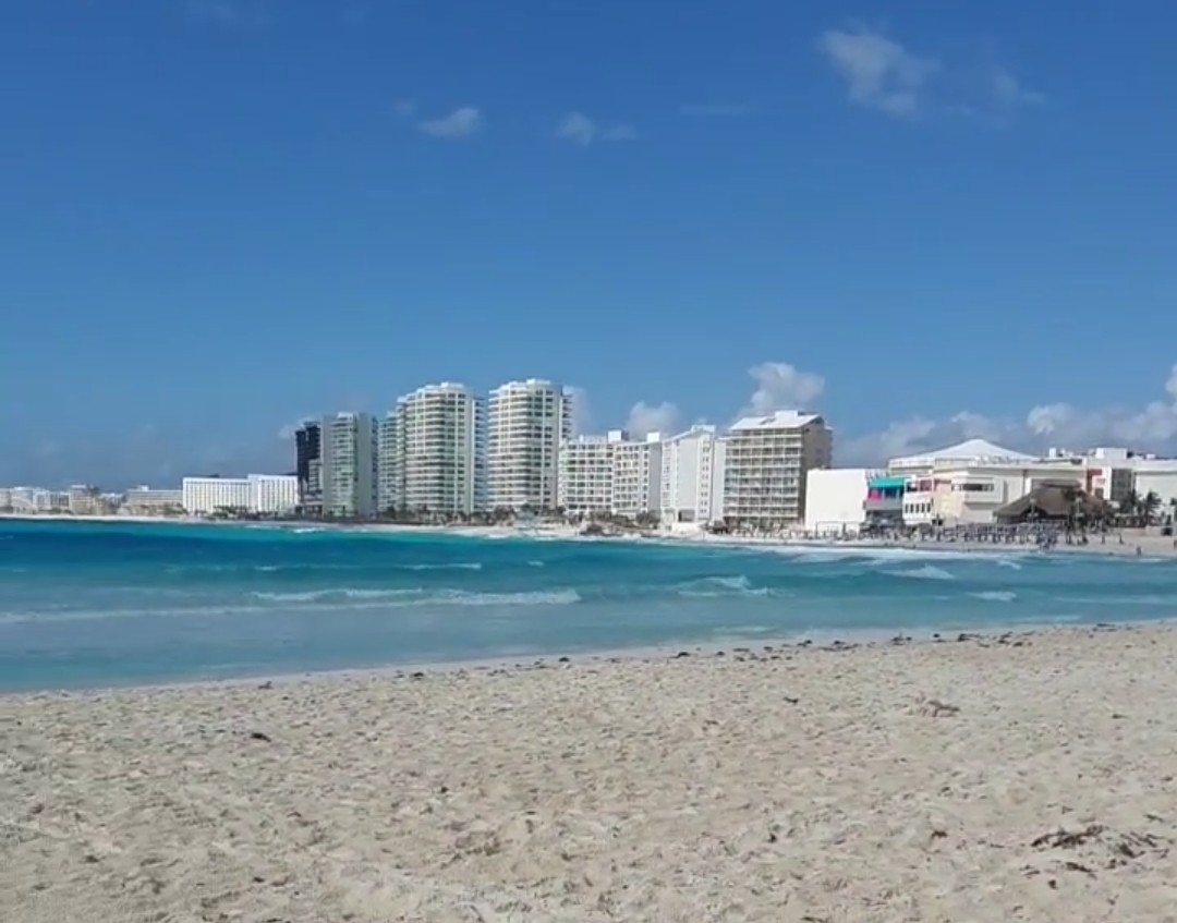 Así se ven las playas de Cancún durante una tarde soleada: EN VIVO