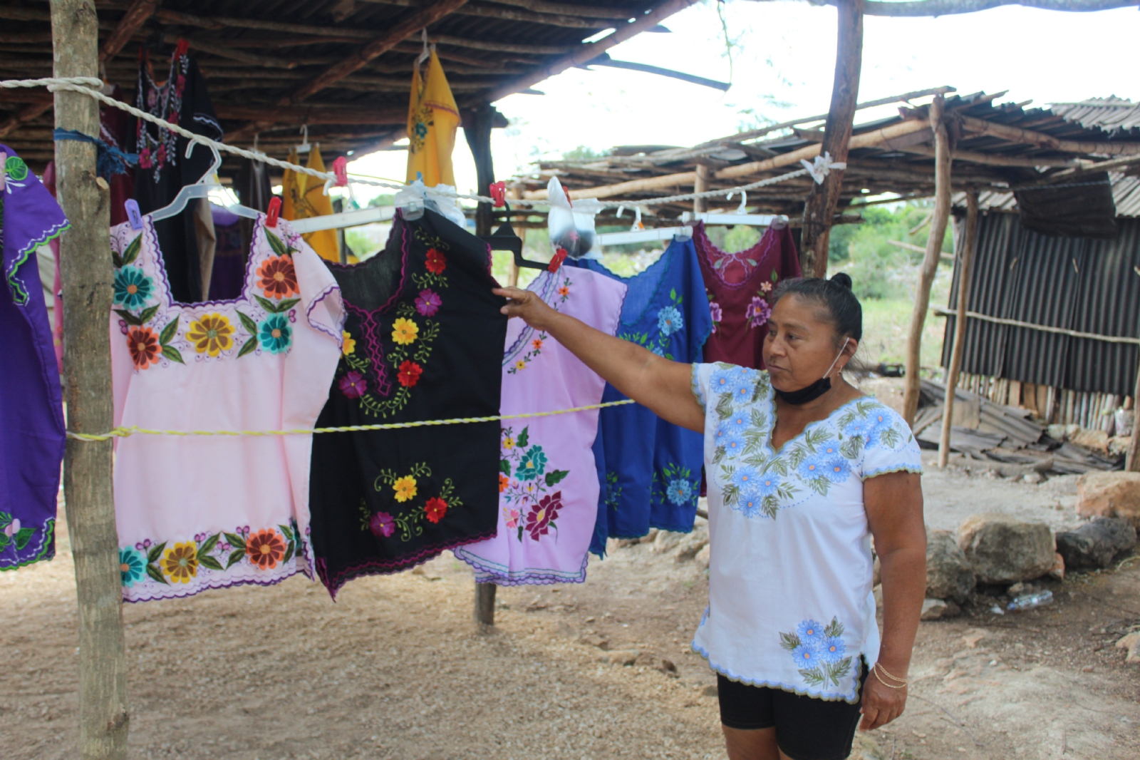 Por COVID-19, artesanas luchan por salir adelante en Dzan, Yucatán