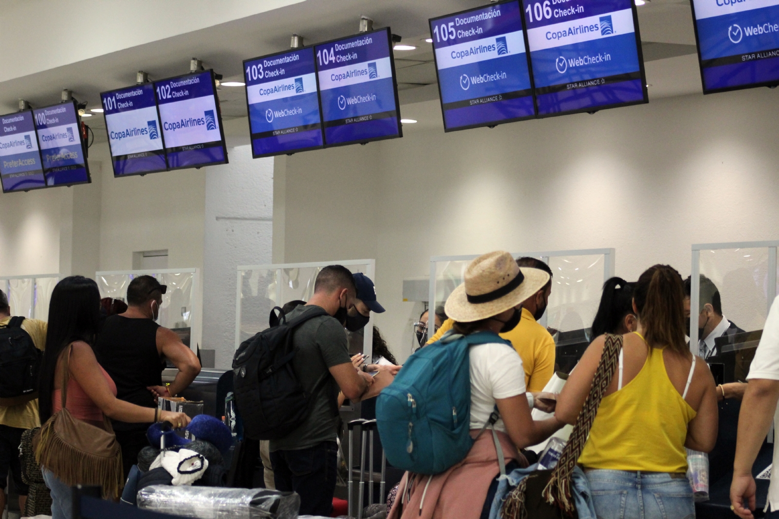 Aerolíneas del aeropuerto de Cancún, sin advertencia sobre pruebas de falso laboratorio