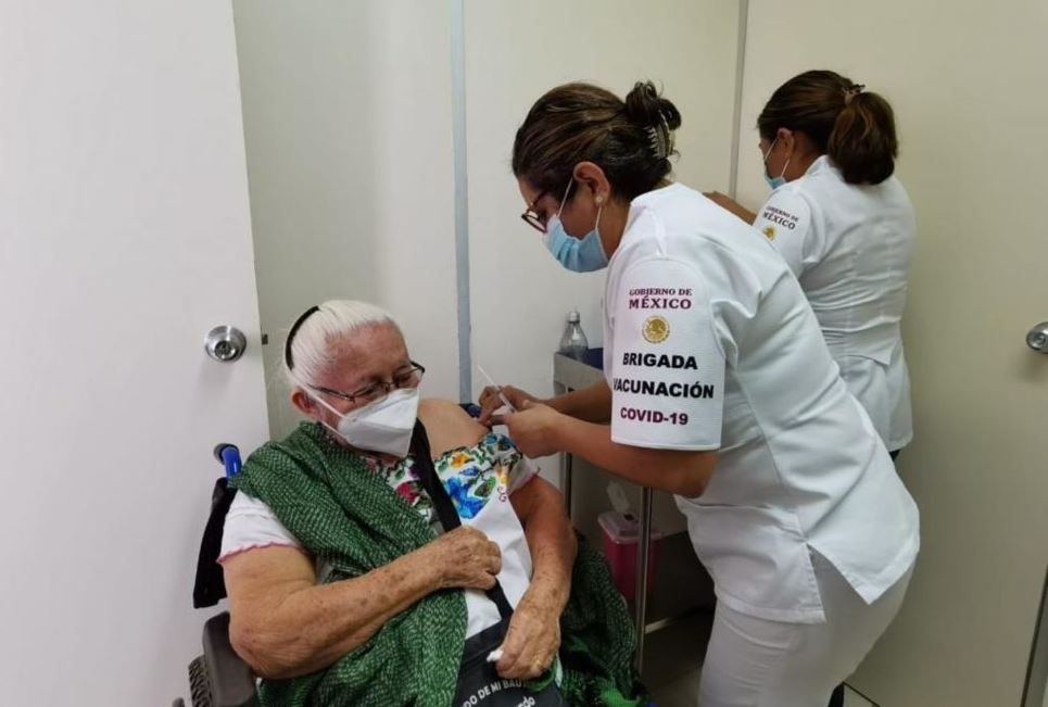 Abuelitos piden mayor organización para vacunación contra COVID-19 en Yucatán
