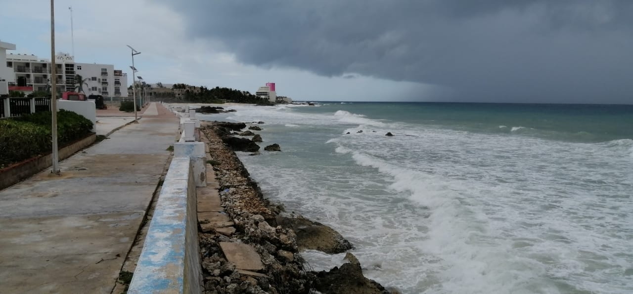 Huracán Grace: Isla Mujeres se queda sin energía eléctrica por fuertes vientos