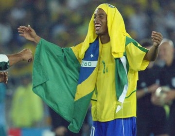 Ronaldinho Gaúcho cumple 41 años y el mundo del futbol se rinde ante el brasileño