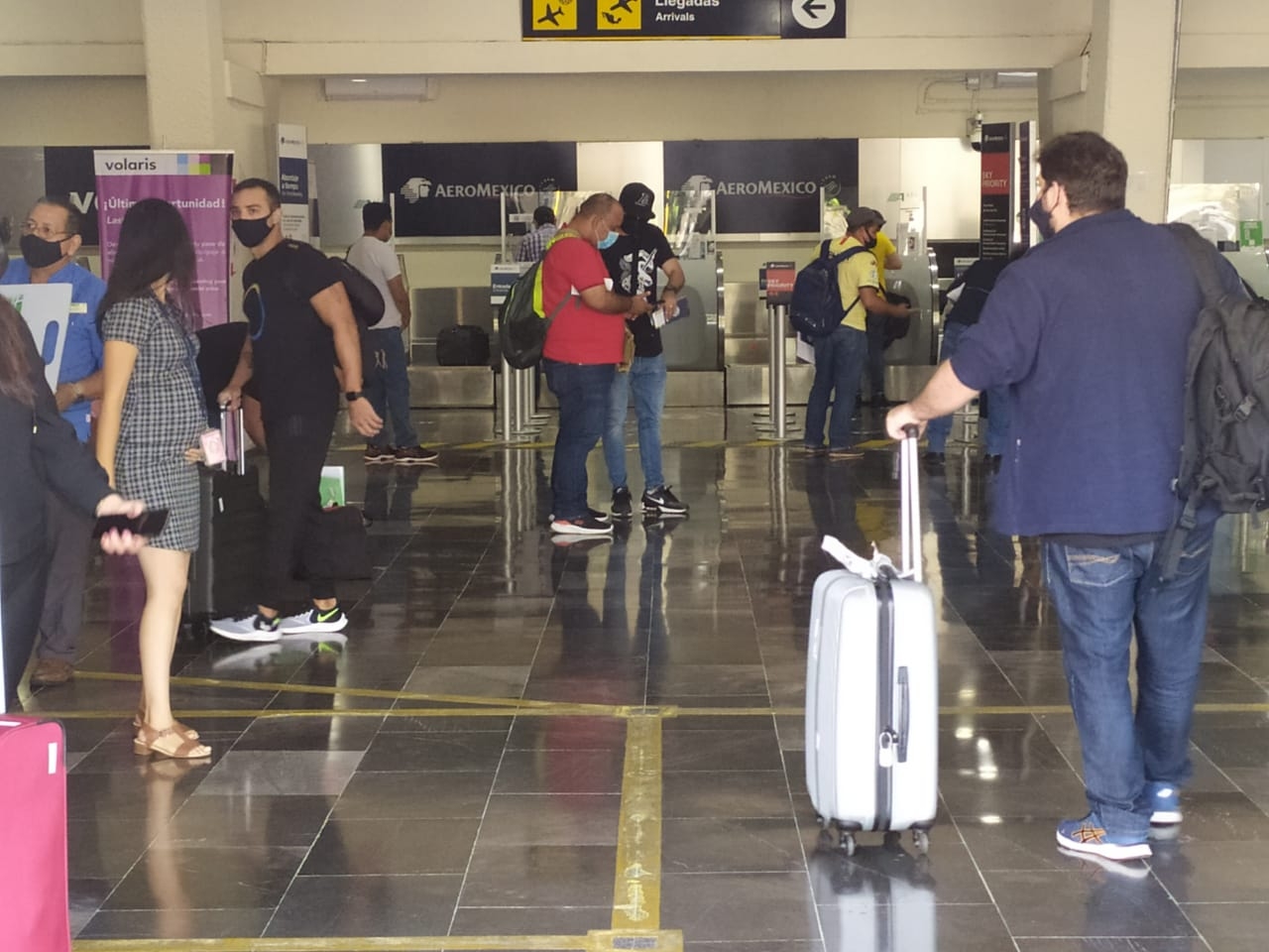 Ciudad del Carmen: Pasajera se queja por servicio de alimentos en vuelos pese a COVID-19