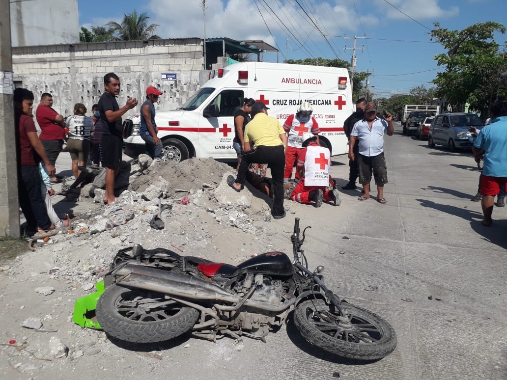 Motociclista sale volando tras ser arrollado por auto en Ciudad del Carmen
