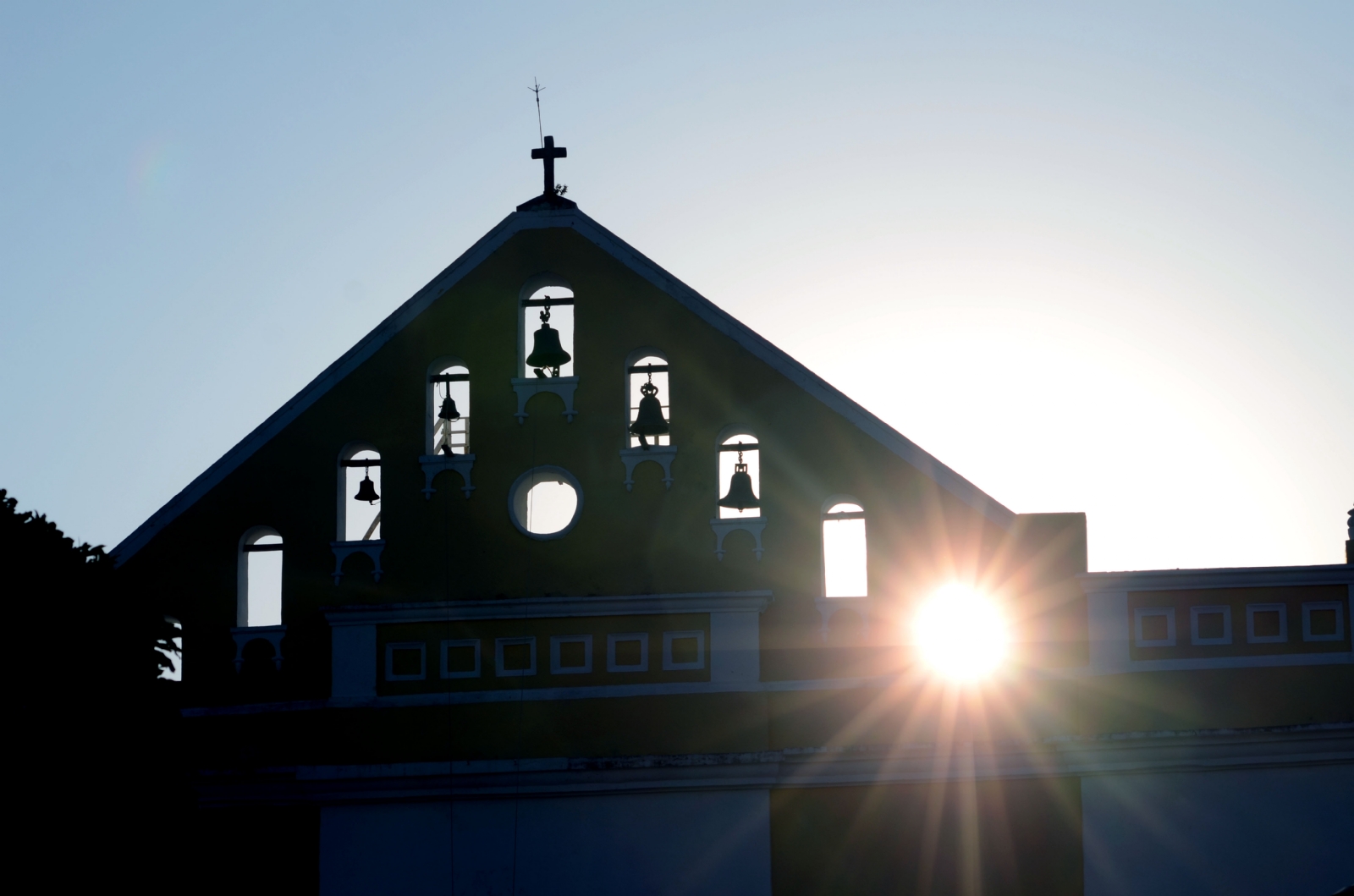Extraño fenómeno solar en iglesia sorprende a pobladores de Hunucmá