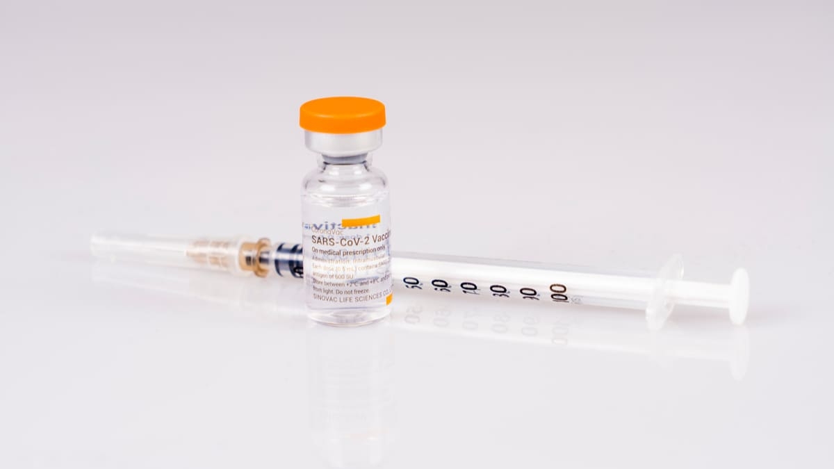 Nuevo lote de vacunas contra COVID-19 llega al aeropuerto de la CDMX